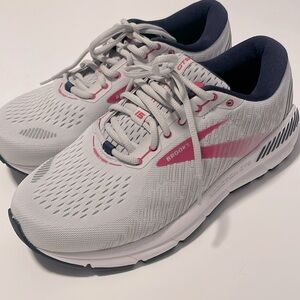 Brooks Addiction GTS 15 women’s size 9 2E Extra wide width runners Like New